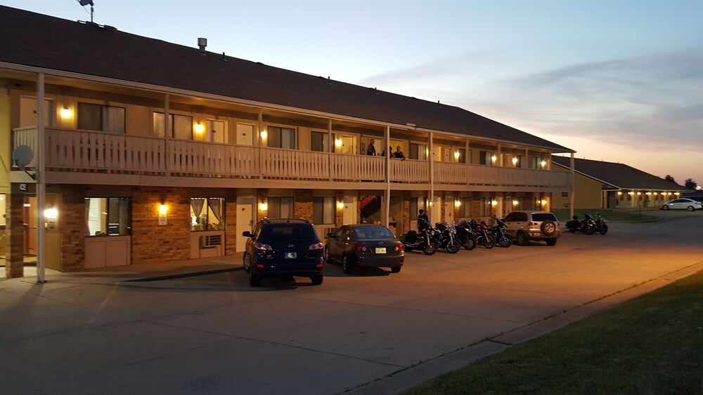 Budgetel Inns & Suites - photo 2