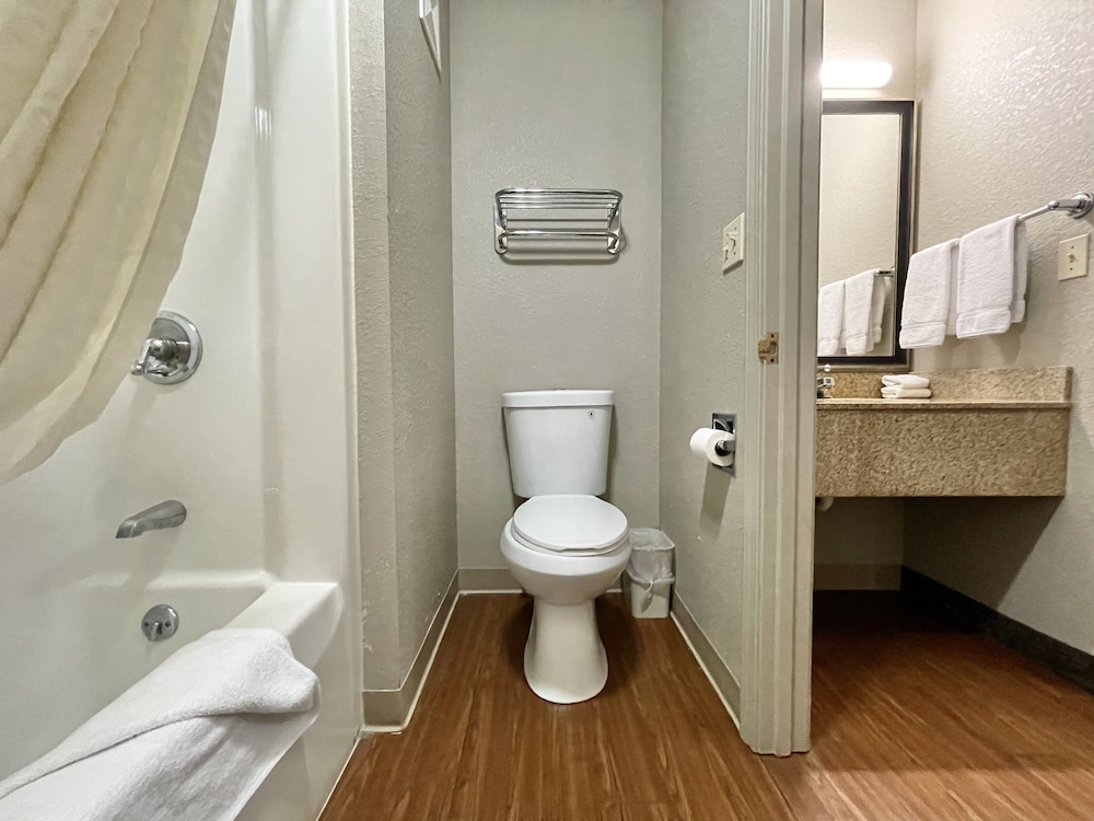 Baymont by Wyndham Fort Wayne Northwest - photo 18