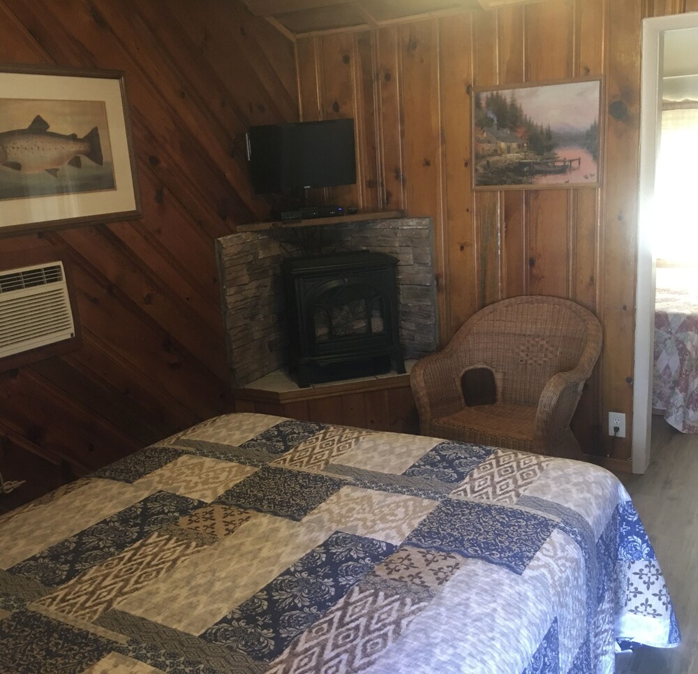 Rainbow's End Resort on Rainbow Lake - photo 52