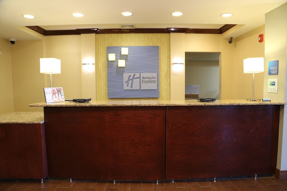 Holiday Inn Express Hotel & Suites Cleveland - photo 3