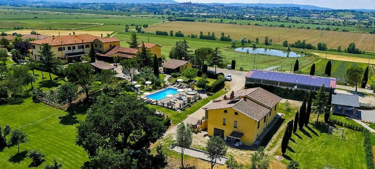 Agriturismo Lodolazzo — 4-Star Luxury Hotel in Cortona, Italy