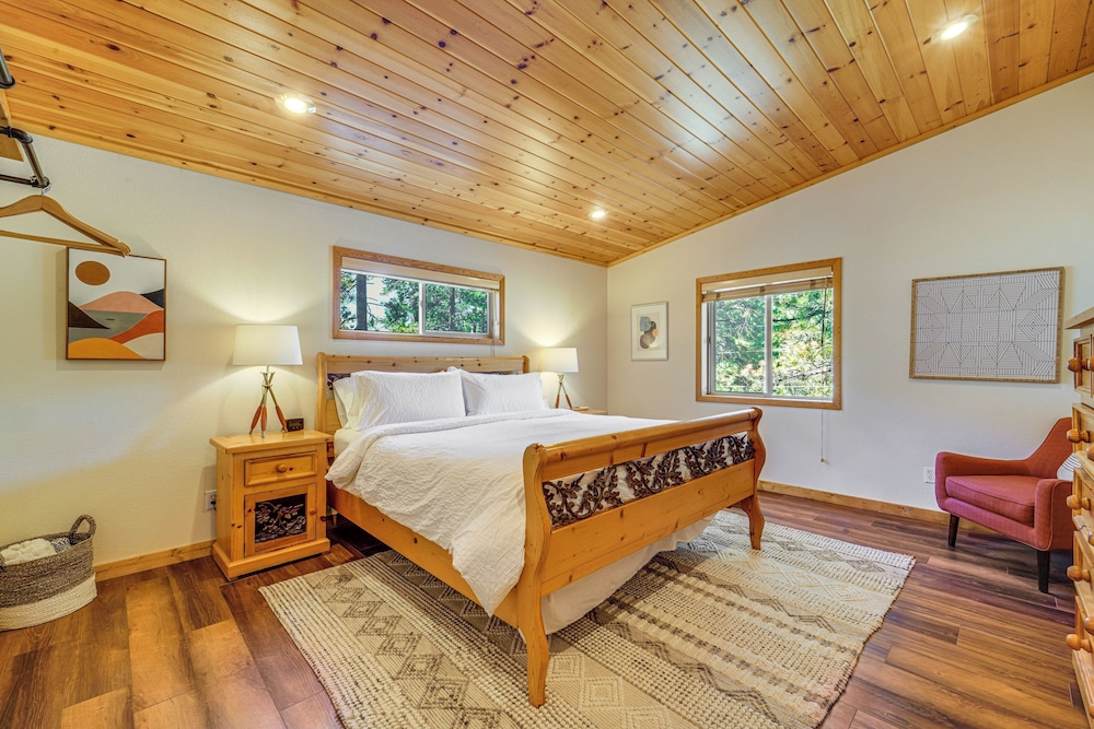 Sunny Cabin: 1 Mi to Tahoe Donner Resort - photo 10
