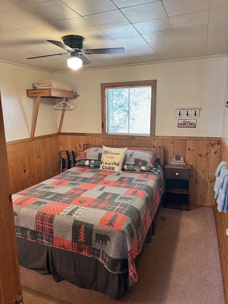 Bear Paw Lodge & Vacation Homes - photo 13