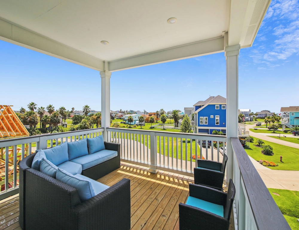 Pearl of the Sea by Ryson Vacation Rentals — 4-Star Luxury Hotel in Galveston, United States