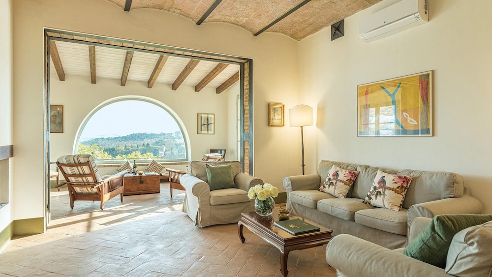 Il Colle Di Donna Ilaria 16 — 4-Star Luxury Hotel in Buonconvento, Italy
