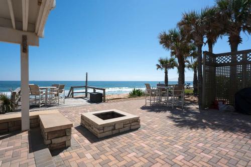 Gone Coastal Oceanfront Home with a Hotub — 4-Star Luxury Hotel in Ponte Vedra Beach, United States