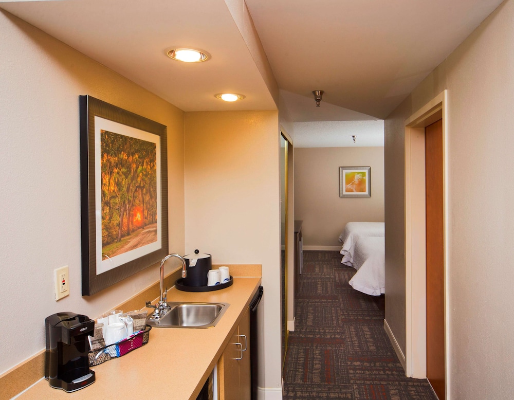 Hampton Inn & Suites Valdosta Conference Center - photo 51