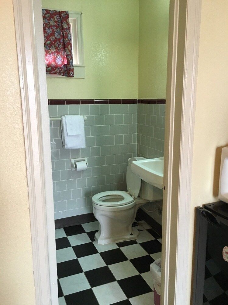 Shaws Komfort Motel - photo 6