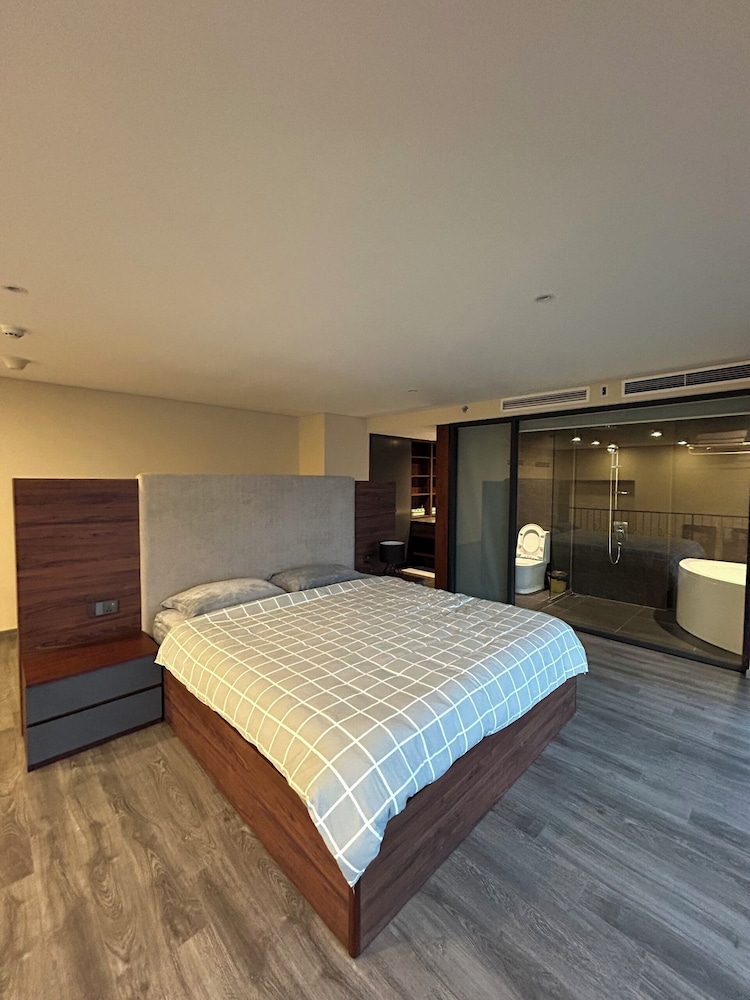 FlowerGod PentStudio WestLake Tay Ho — 4-Star Luxury Hotel in Hanoi, Vietnam
