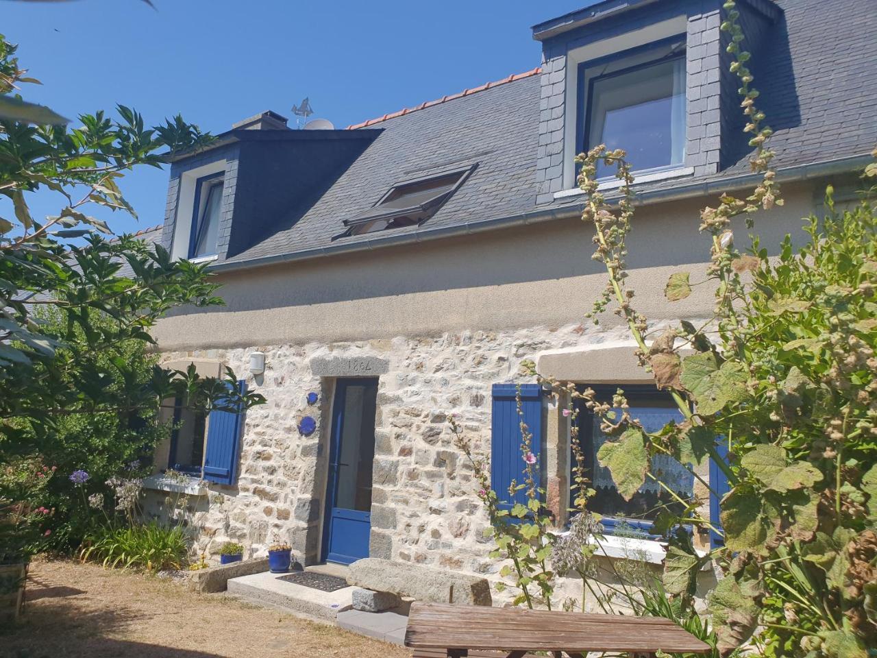 Maison Typique Bretonne a 5 Min de la Plage a Pied — 4-Star Luxury Hotel in Crozon, France