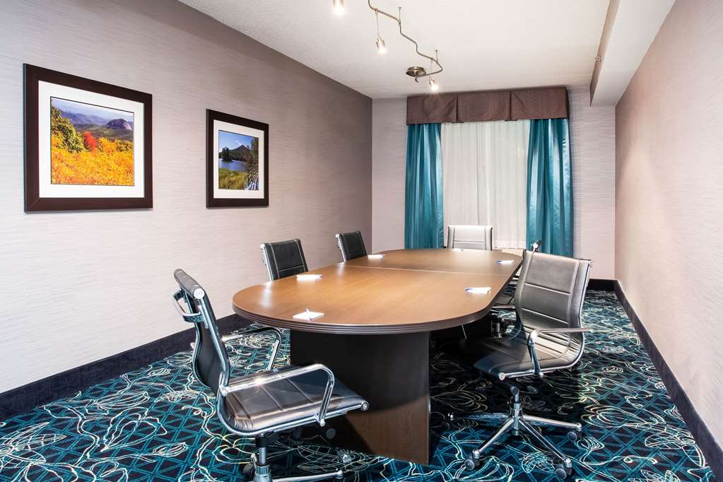La Quinta Inn & Suites by Wyndham Lynchburg at Liberty Univ. - photo 45