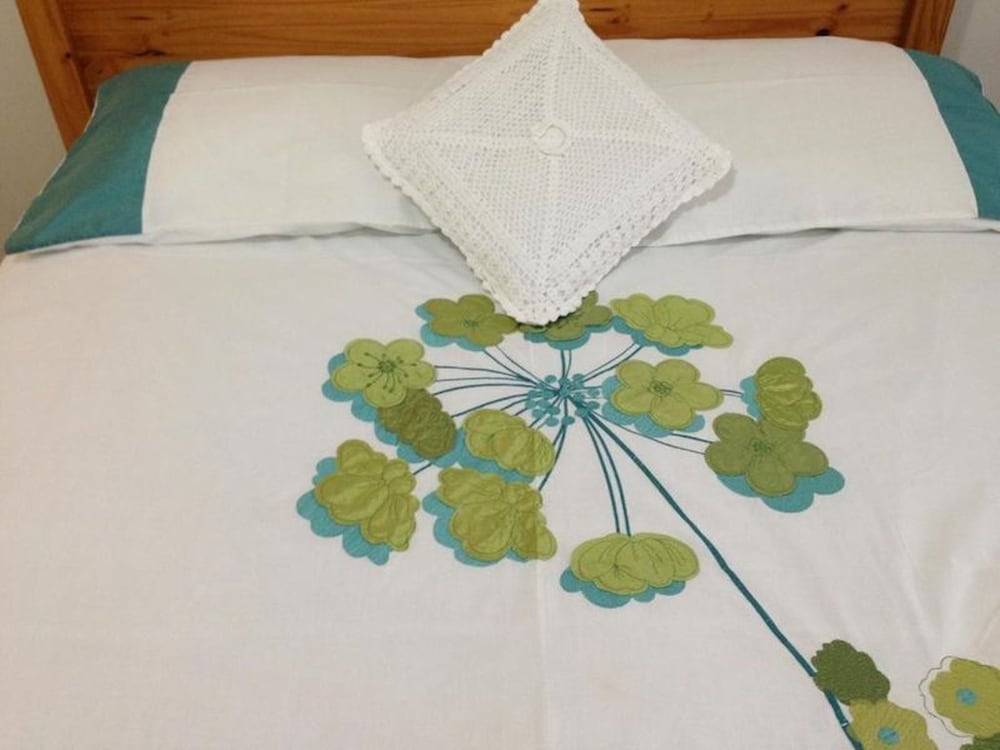 Double With Shared Bathroom Sleeps 1 2 Located 5 Minutes From Heathrow Dsbyr — Hayes