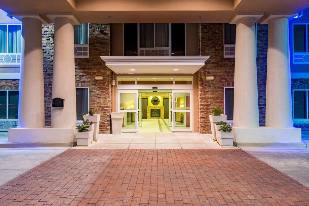 Holiday Inn Express Hobbs - photo 19