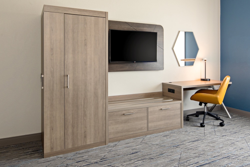 Holiday Inn Express & Suites Palm Desert Millennium by IHG - photo 15