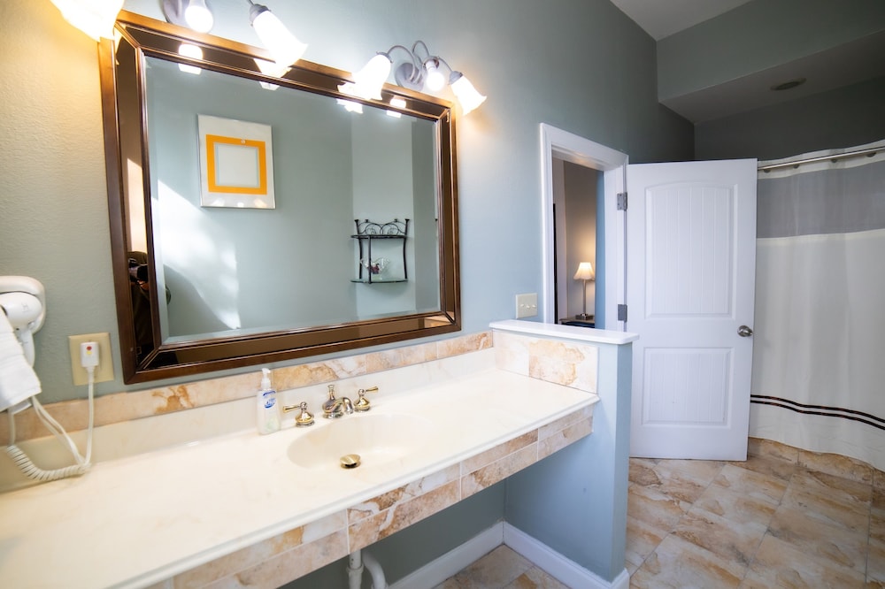 Oaak Tree Hotel - photo 238