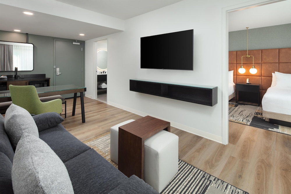 Embassy Suites By Hilton Chattanooga Downtown - photo 36