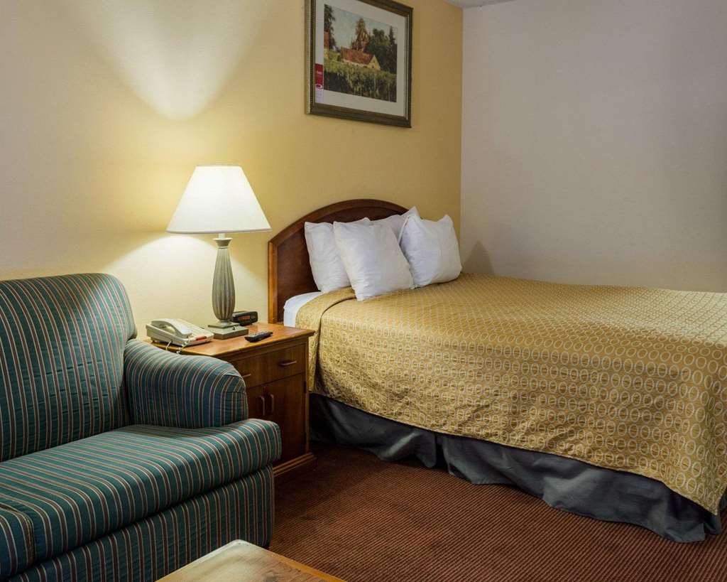 Rodeway Inn Colonial Heights I 95 - photo 9