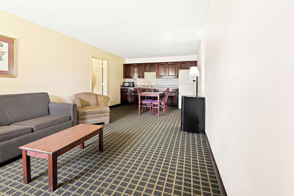 Americas Best Value Inn & Suites Mt. Pleasant - photo 22