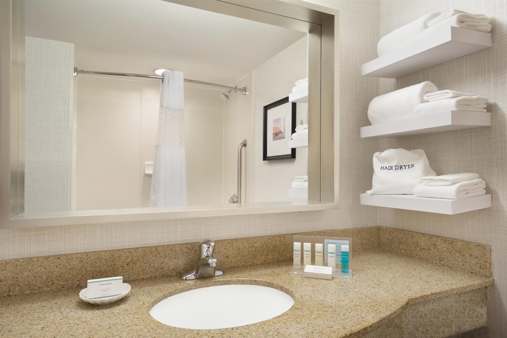 Hampton Inn & Suites Newport Middletown - photo 45