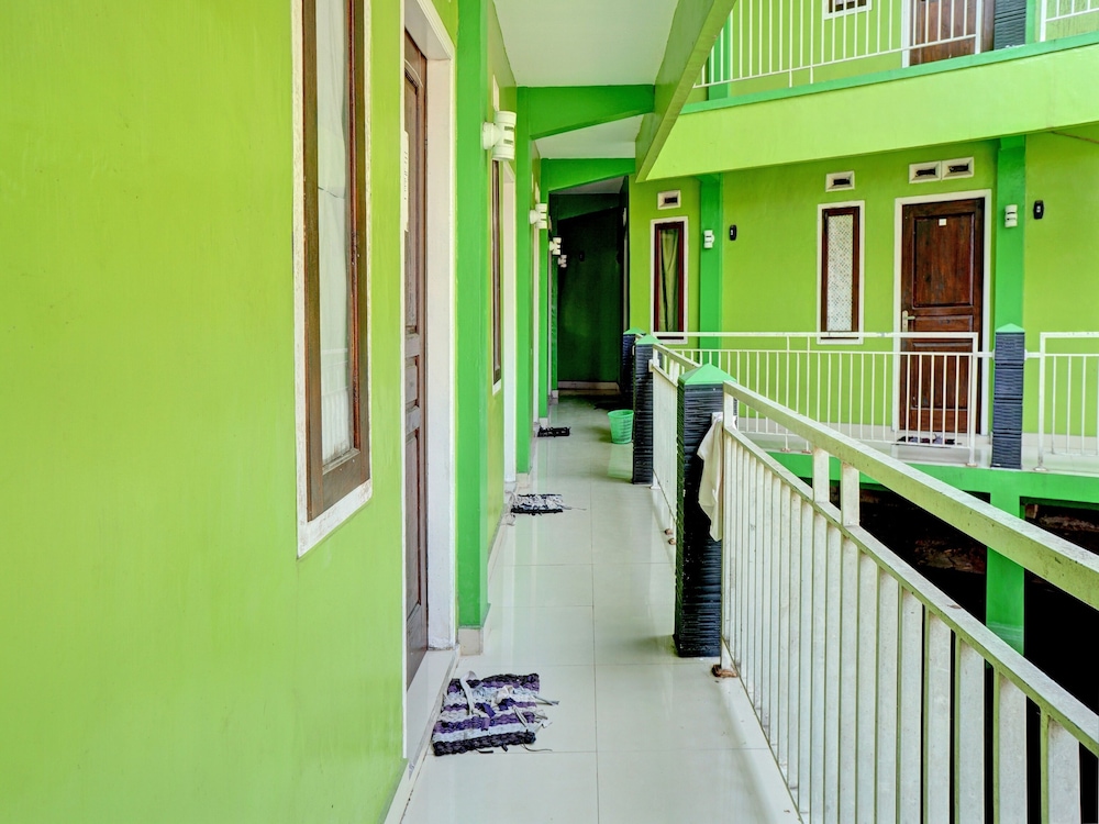 OYO Life 92919 Kost Wijaya Kusuma Lake Syariah in Madiun, Indonesia