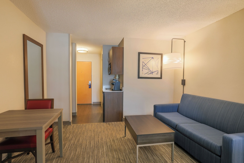Holiday Inn Express & Suites Raleigh North Wake Forest by IHG - photo 17