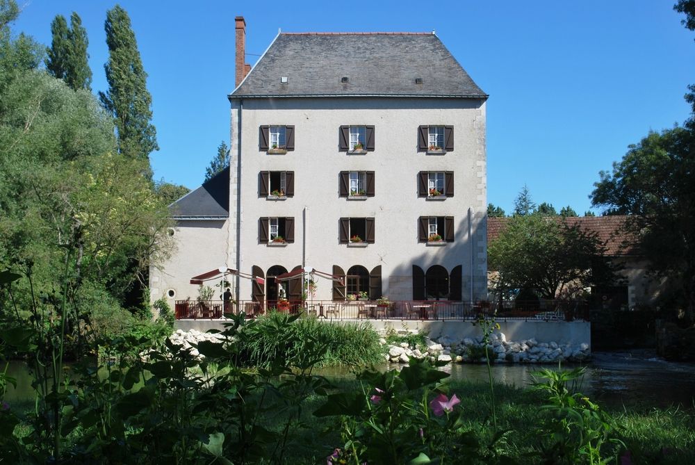 Htel Le Moulin Fleuri — hotel in Veigne
