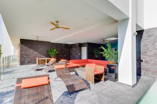 Sunset Blvd 402 — 4-Star Luxury Hotel in Jaco, Costa Rica
