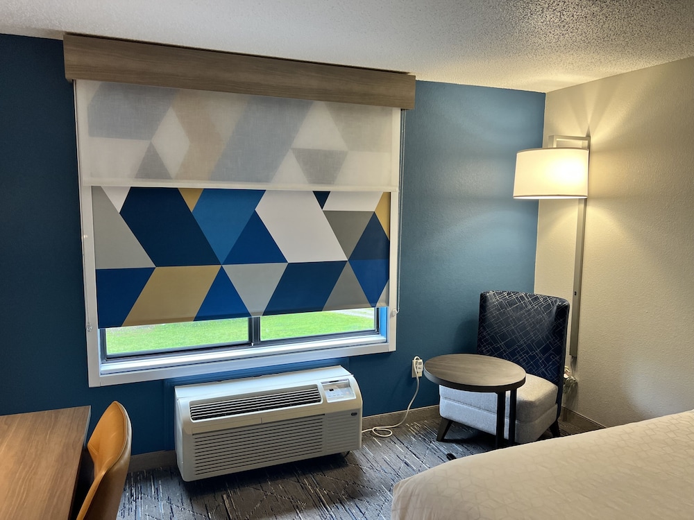Holiday Inn Express Madison by IHG - photo 8
