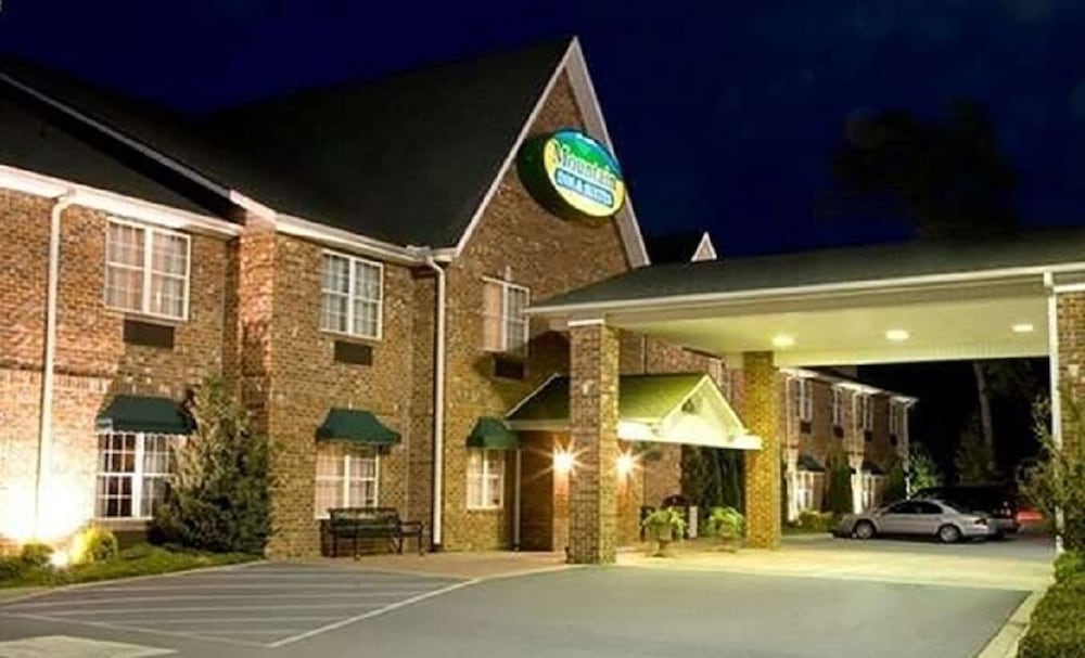 Mountain Inn & Suites - photo 19
