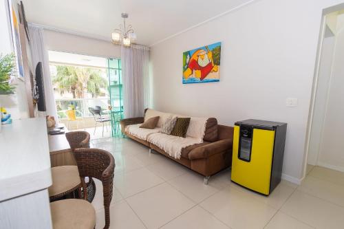 371 Apartamento 3 dormitórios na praia de Bombas