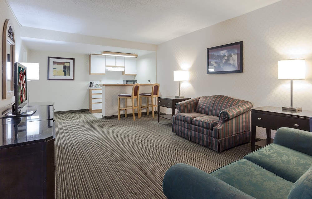 Red Roof Inn & Suites DeKalb - photo 17