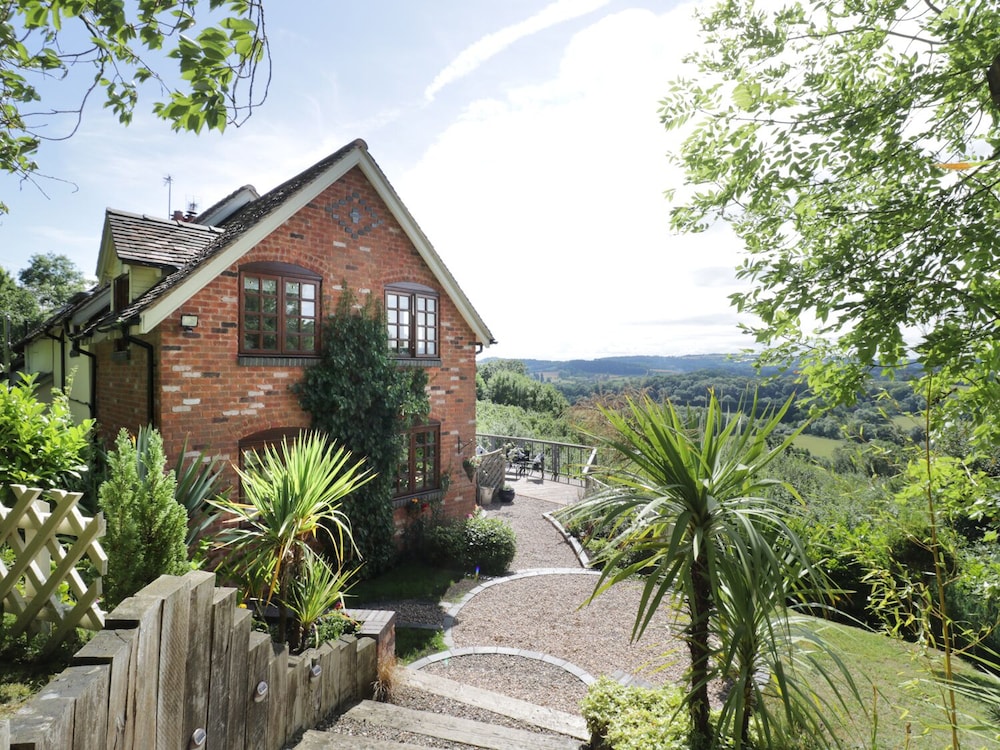 Hillview Cottage — 5-Star Luxury Hotel in Worcester, United Kingdom