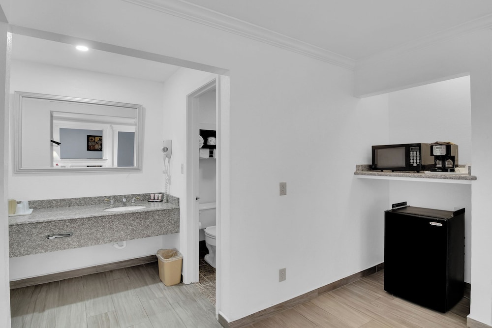 Three Rivers Executive Inn & Suites By OYO - photo 38