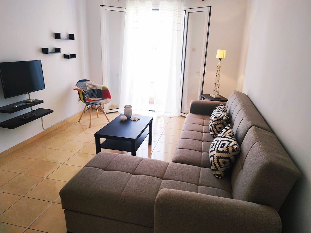 Cozy Modern And Shiny Flat Near Center & Port — 4-Star Luxury Hotel in Irakleion, Greece