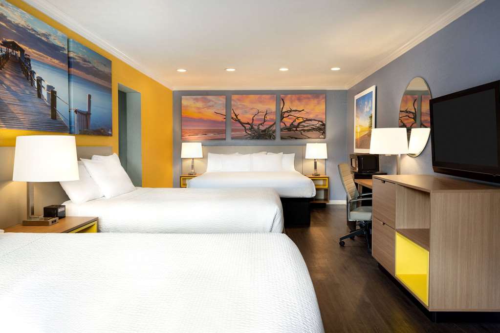 Days Inn by Wyndham Pensacola Historic Downtown - photo 17