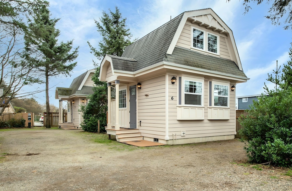 Sea Breeze Cottages in Ocean Shores, United States