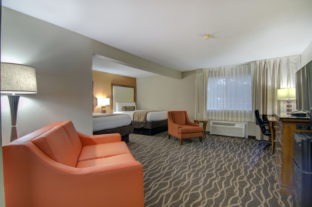 Westbridge Inn & Suites - photo 2