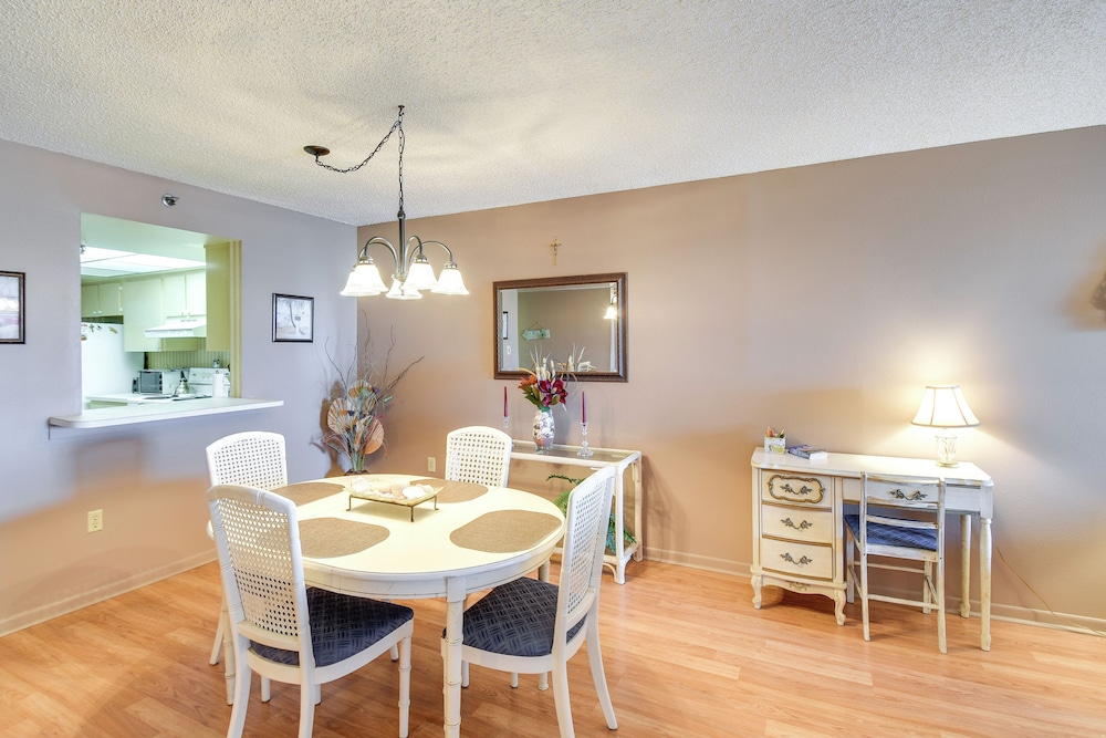 Walk to Madeira Beach Coastal Condo with Balcony — 4-Star Luxury Hotel in Saint Pete Beach, United States