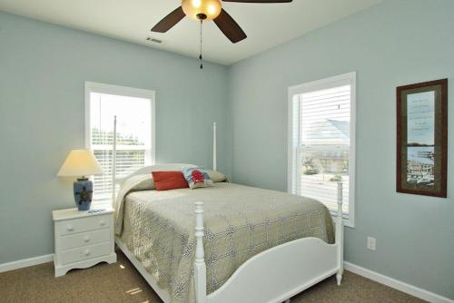 This Is It by Oak Island Accommodations - photo 5