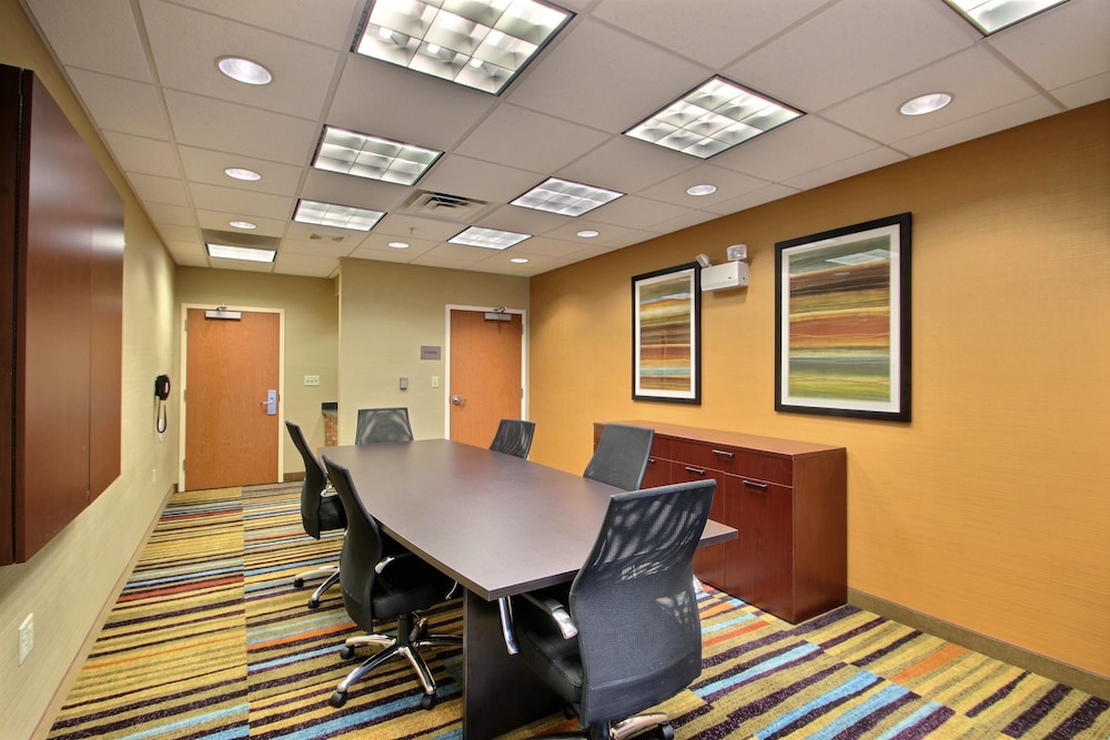 Fairfield Inn & Suites by Marriott Milwaukee Airport - photo 136