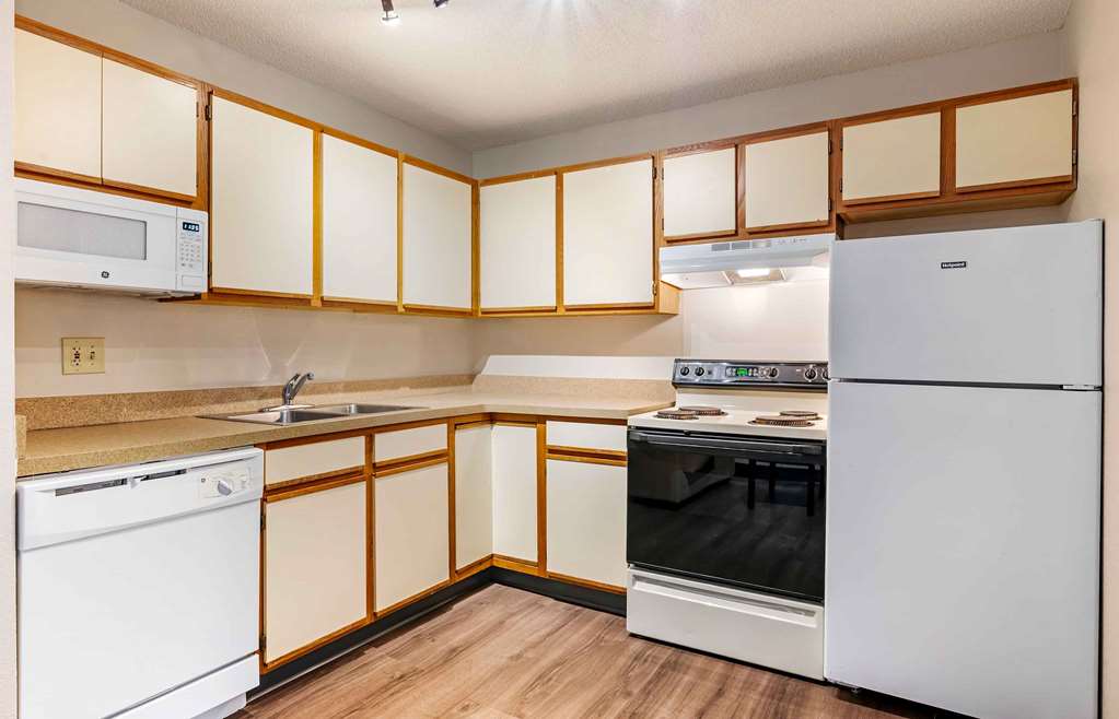 Extended Stay America Suites Cincinnati Blue Ash Reed Hartma - photo 52