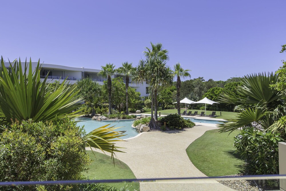 Cotton Beach on the Pool 66 — 4-Star Luxury Hotel in Casuarina, Australia