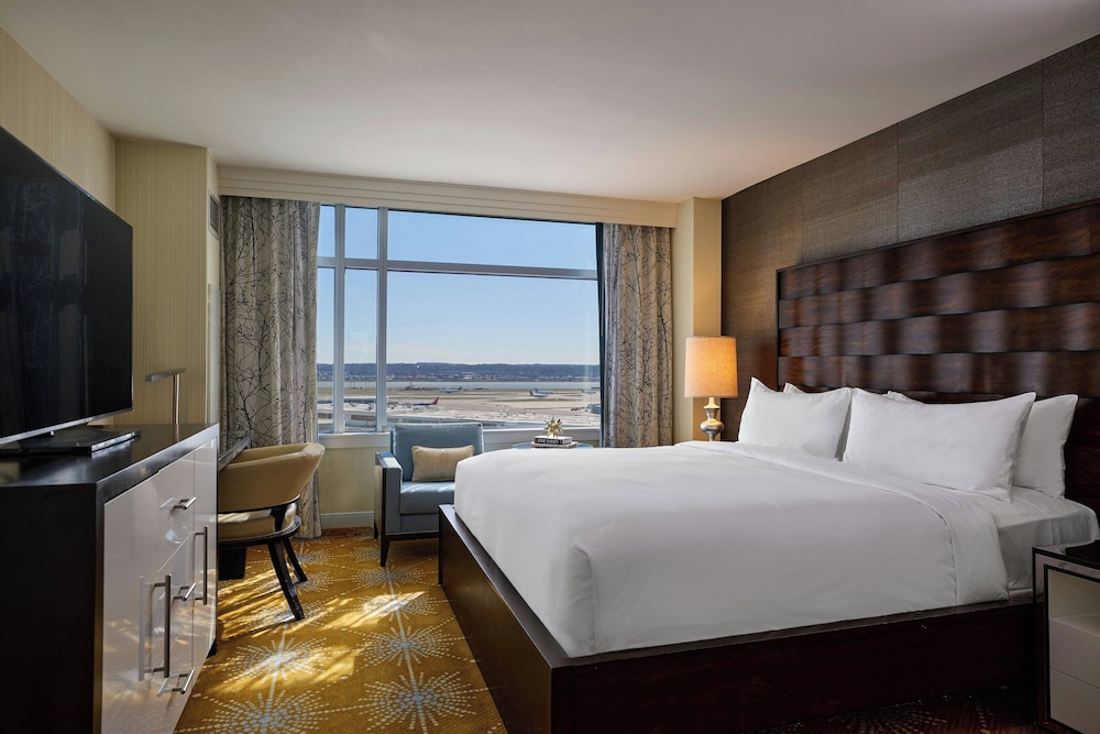 Renaissance Arlington Capital View Hotel - photo 15