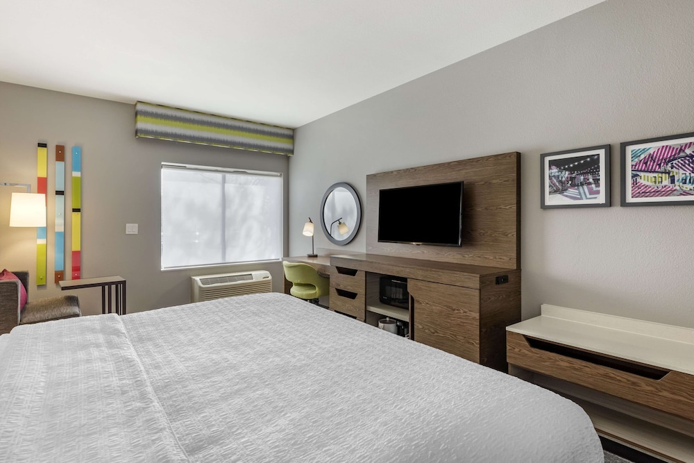 Hampton Inn Ft Collins - photo 11