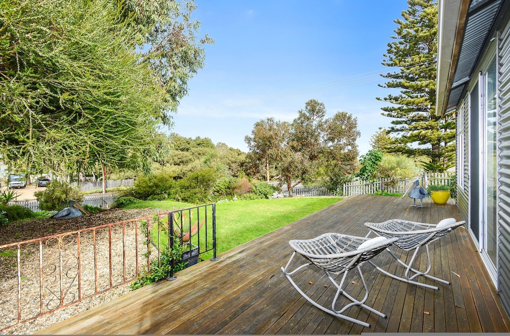 Goolwa Pelican Cottage Pet Friendly WiFi — 4-Star Luxury Hotel in Goolwa, Australia