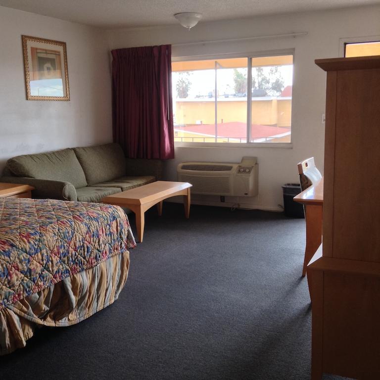 Capri Motel - photo 17