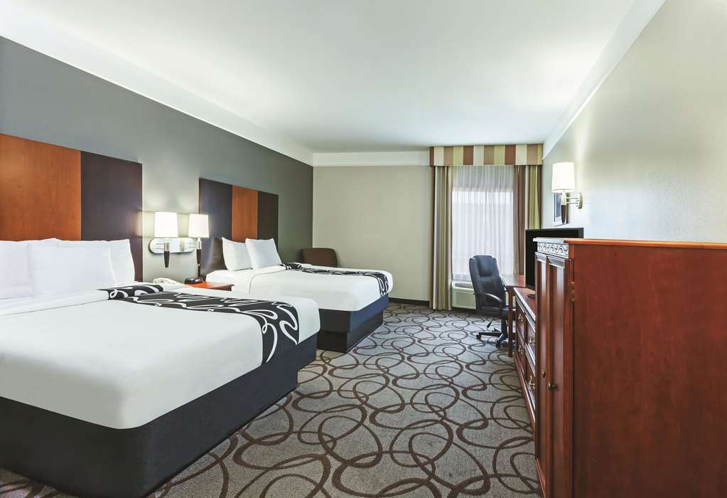 La Quinta Inn & Suites by Wyndham Granbury - photo 19