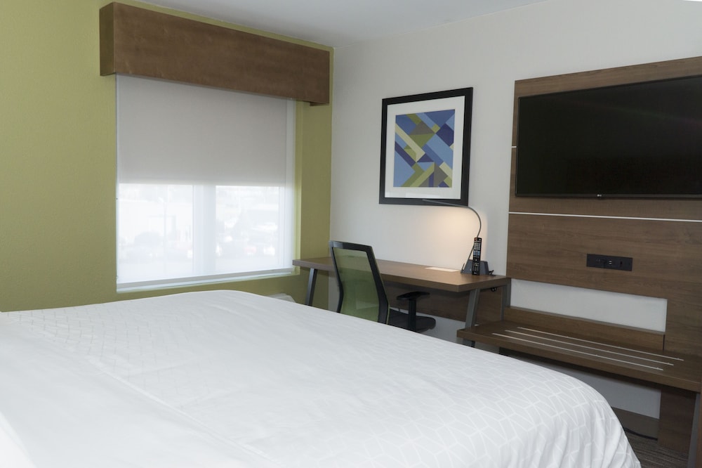 Holiday Inn Express Hotel & Suites Madison by IHG - photo 21
