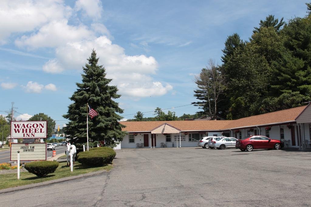 Wagon Wheel Inn - last minute hotel in Lenox