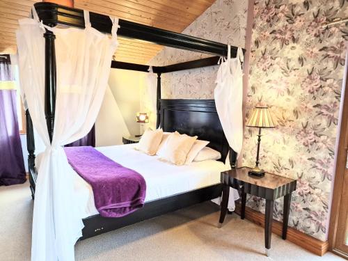 Ochil 8 with Private Hot Tub Fife Loch Leven Lomond Hills — hotel in Kelty